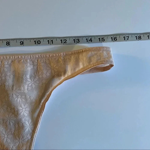 Gap seamless lace thong  - Picture 10 of 10